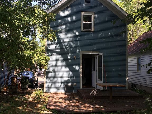 Back view of house w/ deck