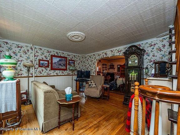 4th image of 336 Columbus Ave