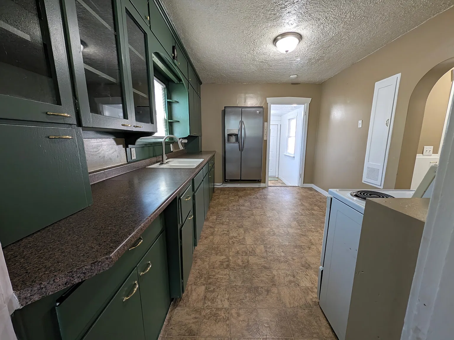 4 bed, 1950 sqft, $1,995 — Photo 3