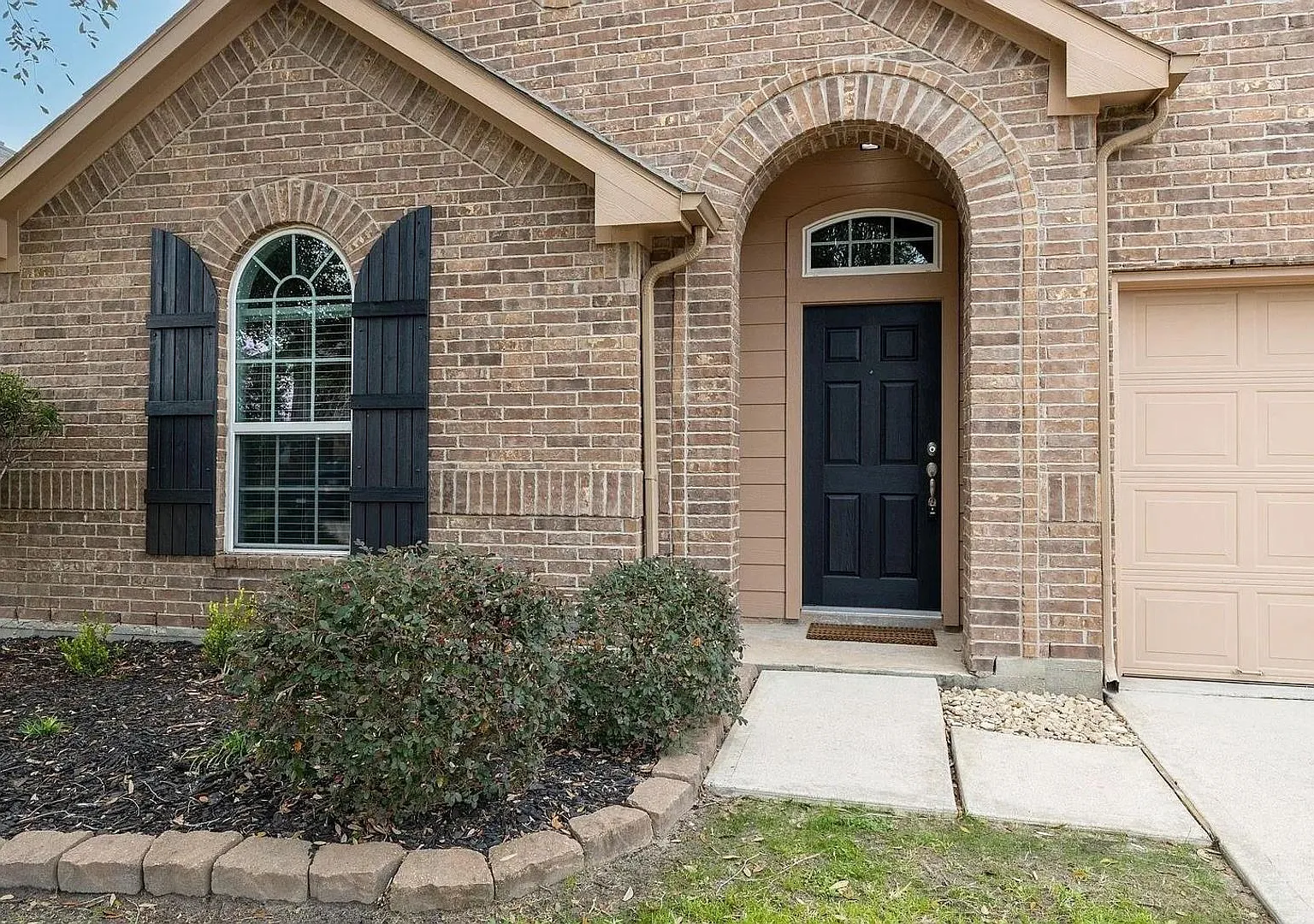 For Lease Offering $500 Off 3rd Months' Rent Apply By 09/15 | 3 Bed, 2 Bath |2,365 Sq Ft | Stone ... — Photo 3