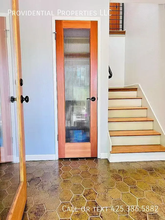 4 bed, 2.5 bath, 1800 sqft, $4,200 — Photo 3