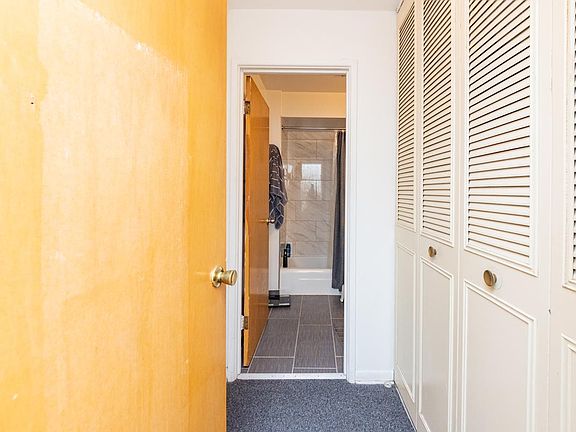 5th image of 526 W Aldine Ave #503