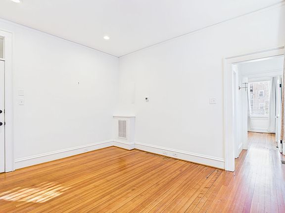 4th image of 2025 Monument Ave APT 103