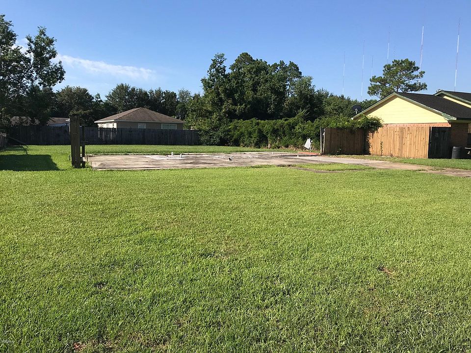 2nd image of 303 Mary Dr
