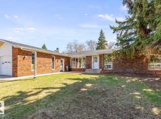 9 Yew Ct, Strathcona County, AB T8A 1H8