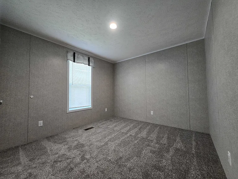 29800 Guilford Cir #423 — Photo 36