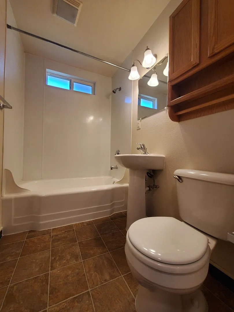 324-Salvador Apartments — Photo 4
