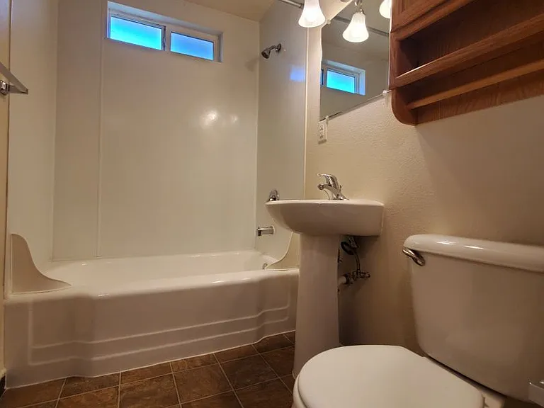 324-Salvador Apartments — Photo 4