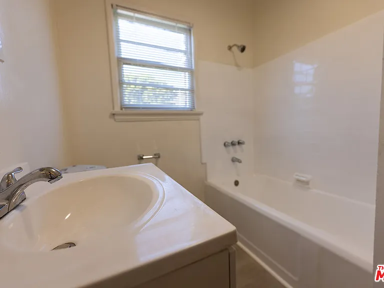 1940 S Robertson Blvd #1 — Photo 18