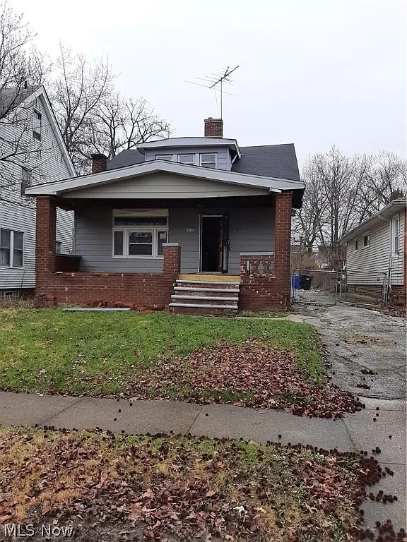 3261 E 137th St photo 1