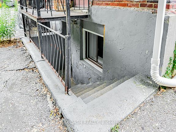 4th image of 663 Huron St #B2