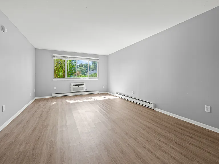 139 Hilliard St #D — Photo 10