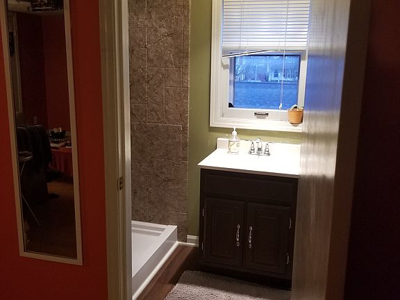 5th image of 1004 Courtney St NW