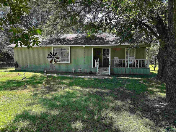 221 Crawford St, Gilmer, TX 75644