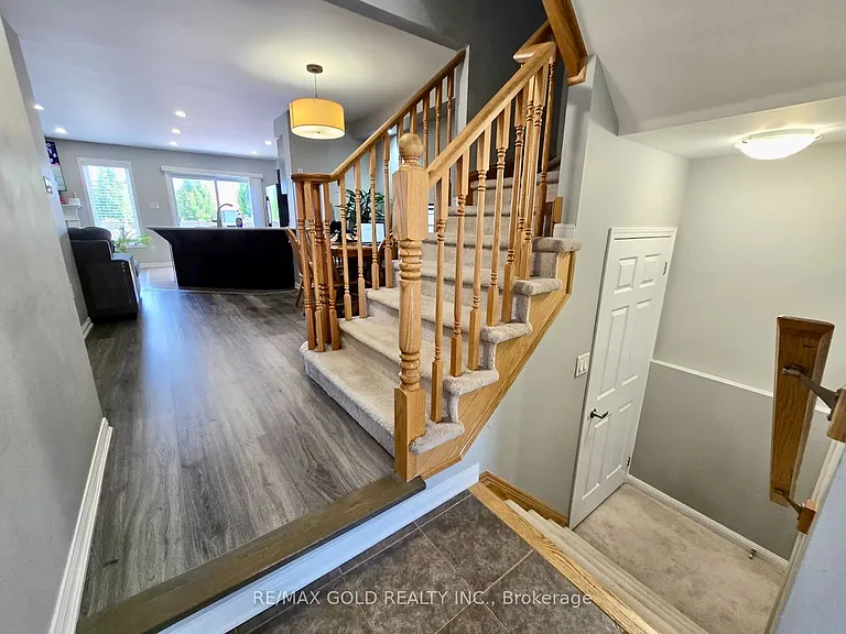 1061 Nadalin Hts — Photo 2