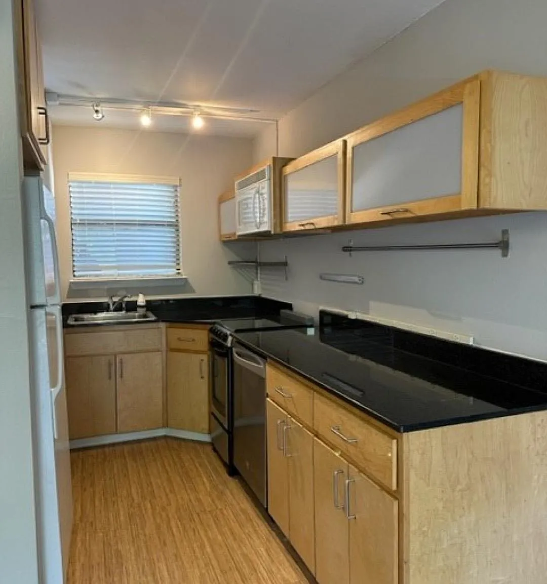2 bed, 820 sqft, $995 — Photo 1