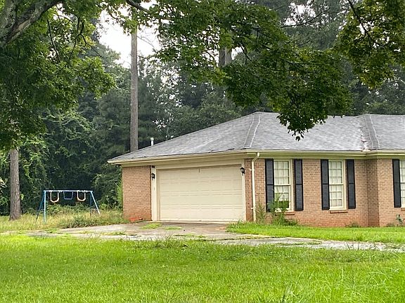 3rd image of 2230 Country Club Dr SE