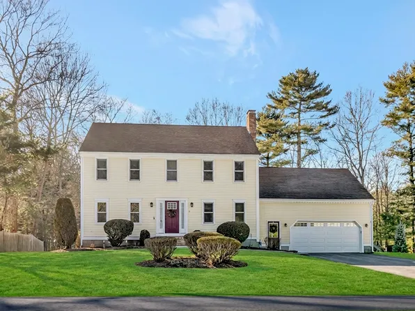 7 Fieldstone Dr, Mansfield, MA 02048