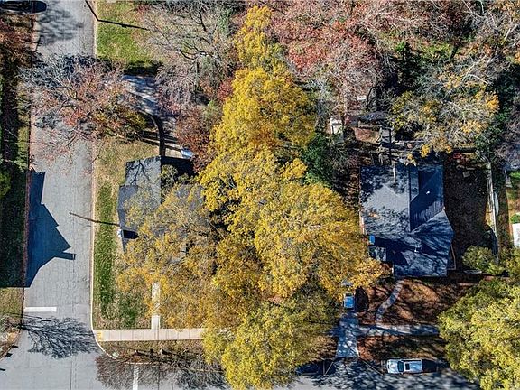 4th image of 310 Mayflower Dr #27