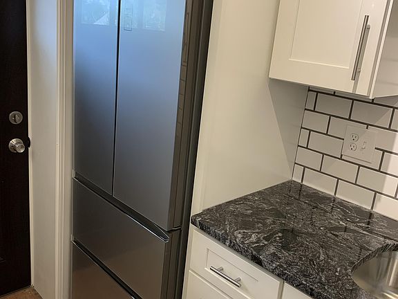 4th image of 517 N Saint Clair St Floor 3