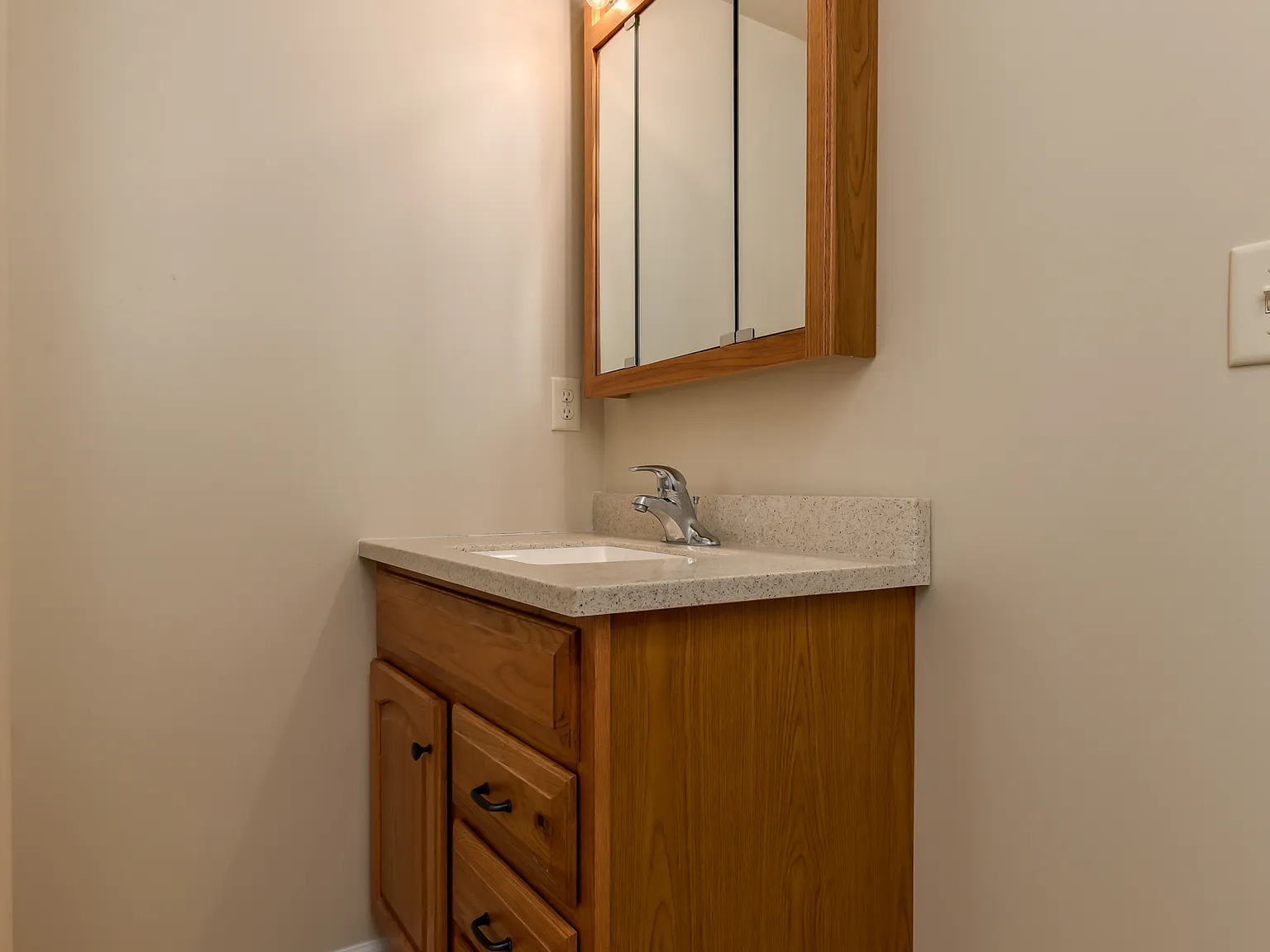 2 bed, 700 sqft, $1,250 — Photo 3