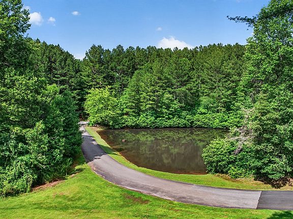 4th image of 24 Twin Lakes Dr
