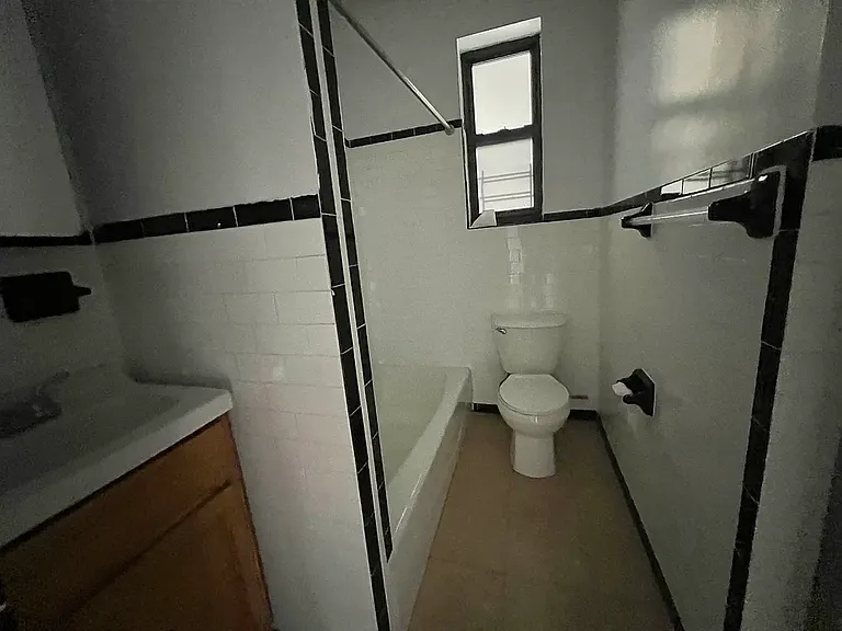 1738 University Ave #6G — Photo 4