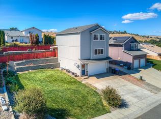 832 S 4th Street Loop, Selah, WA 98942