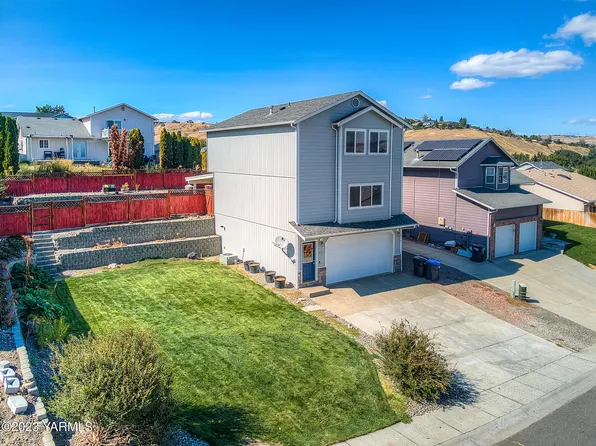 832 S 4th Street Loop, Selah, WA 98942