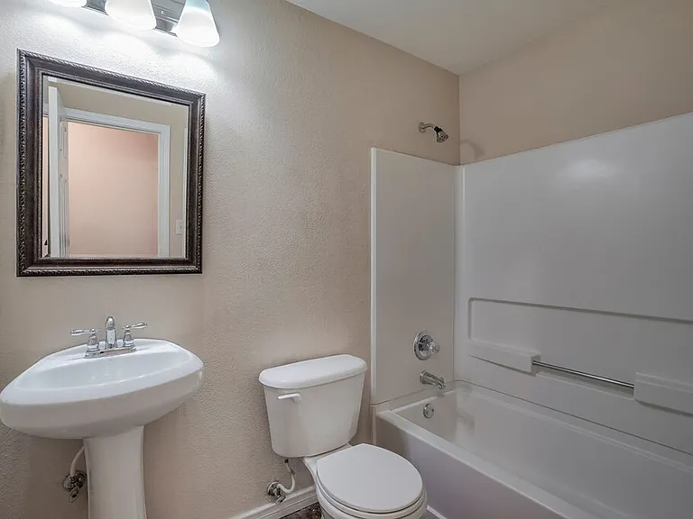 2101 Deer Creek Trl — Photo 17