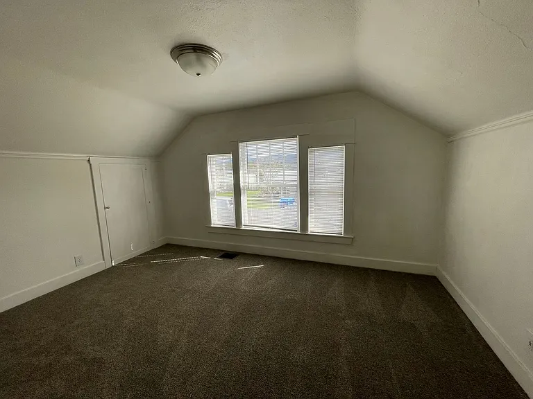 1001 Lozier Ln — Photo 7