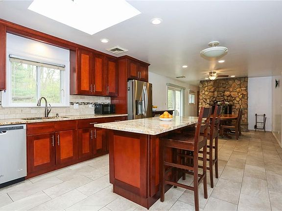4th image of 46 Dalewood Dr