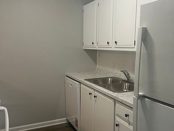 5th image of 1602 Moss St #10