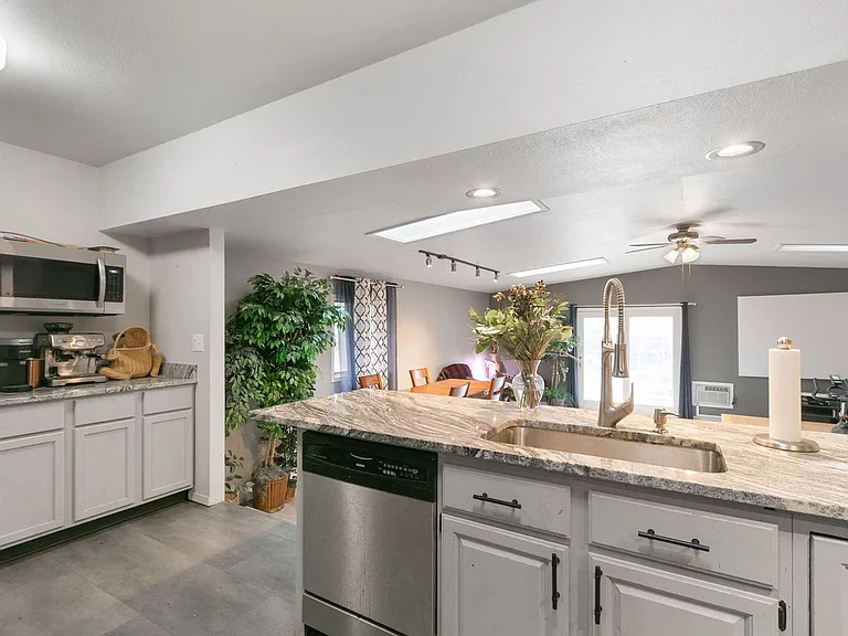 813 Table Mountain Ct — Photo 1