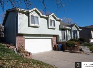 2606 Blackhawk Dr, Bellevue, NE 68123