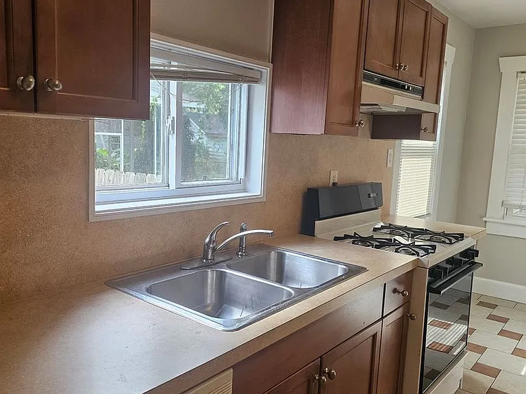 225 Beechwood Ave — Photo 16