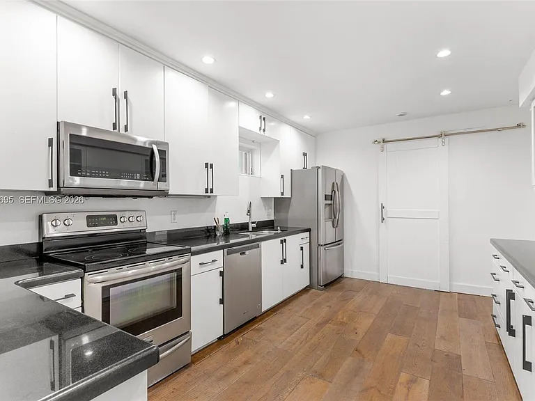8220 Hawthorne Ave — Photo 15