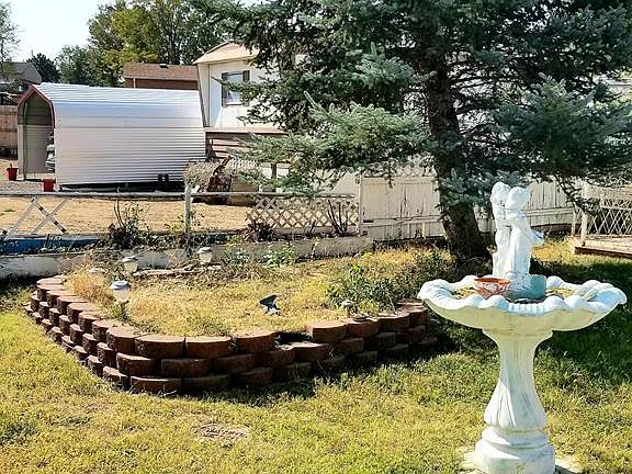 5th image of 827 Aspen Cir