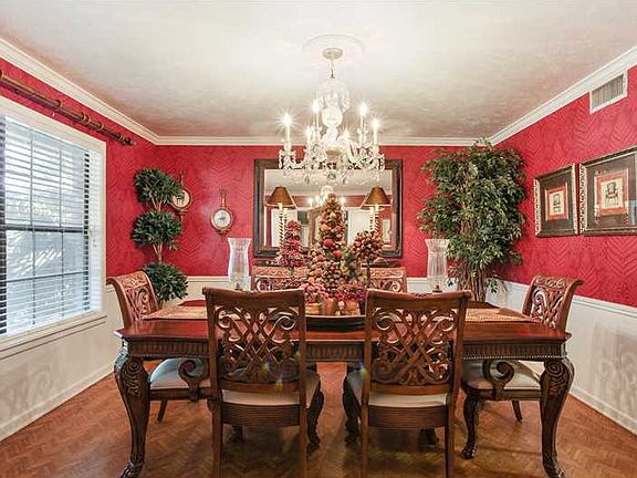 5th image of 917 Fair Oaks Ln