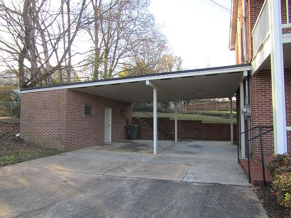4th image of 107 W McKee St