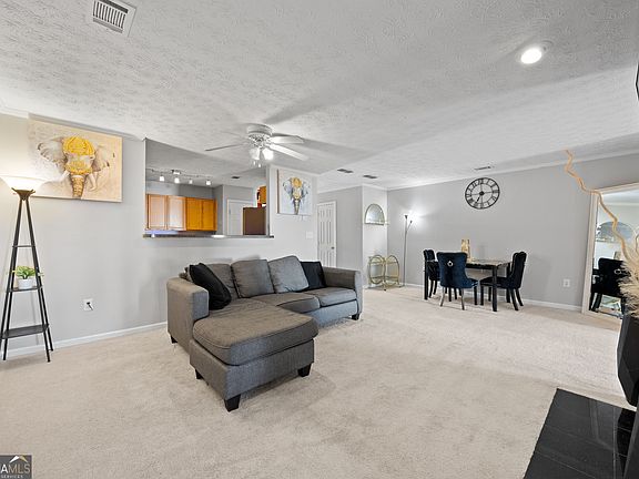 4th image of 6690 Villa Ct