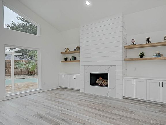 3rd image of 11827 Cedar Pass Dr