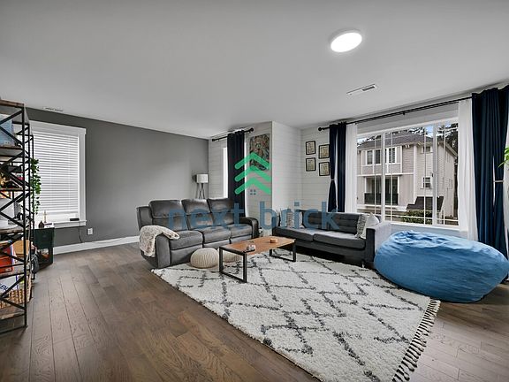 4th image of 19725 Meridian Pl W