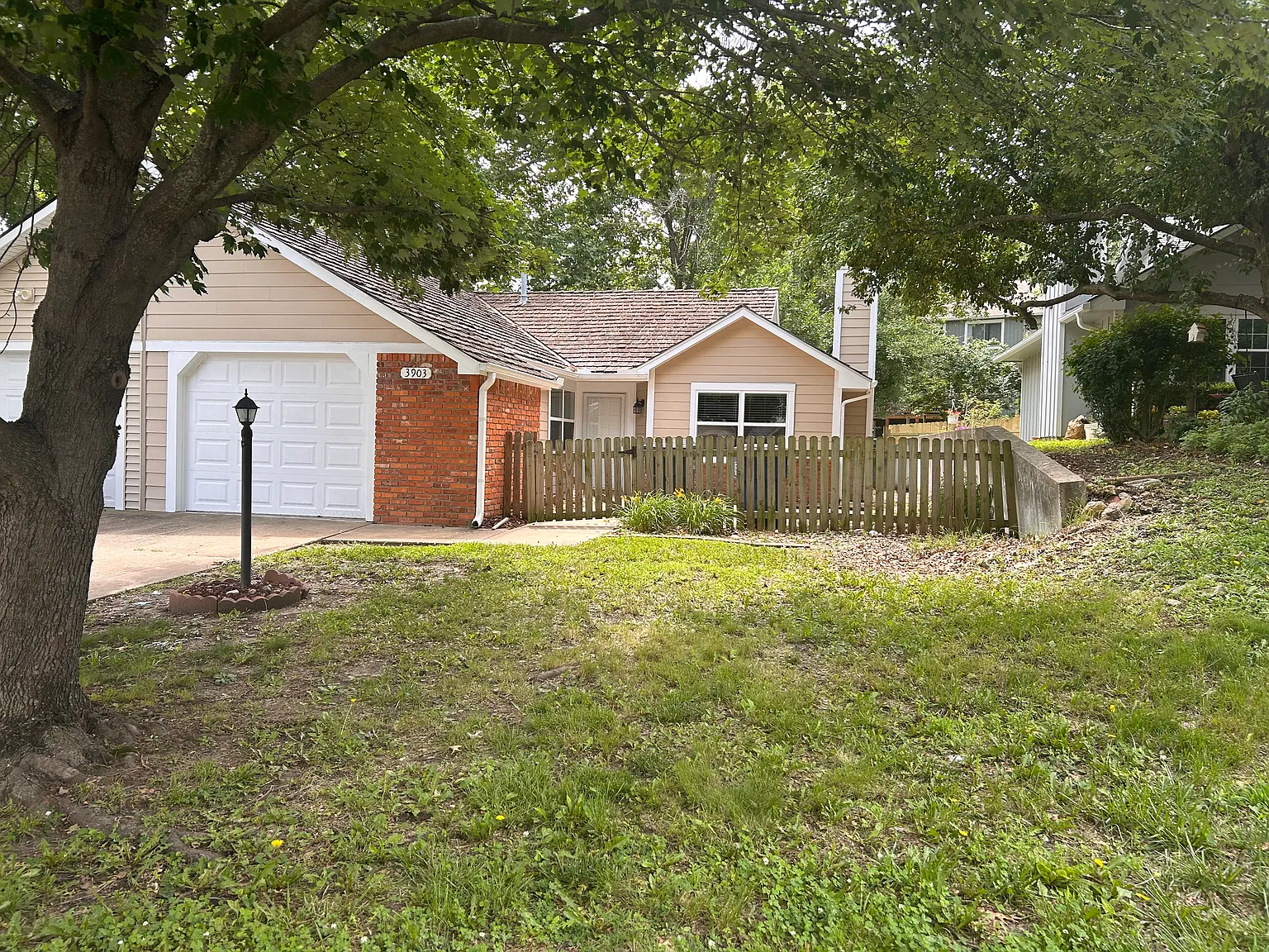 2 bed, 902 sqft, $1,550 — Photo 1