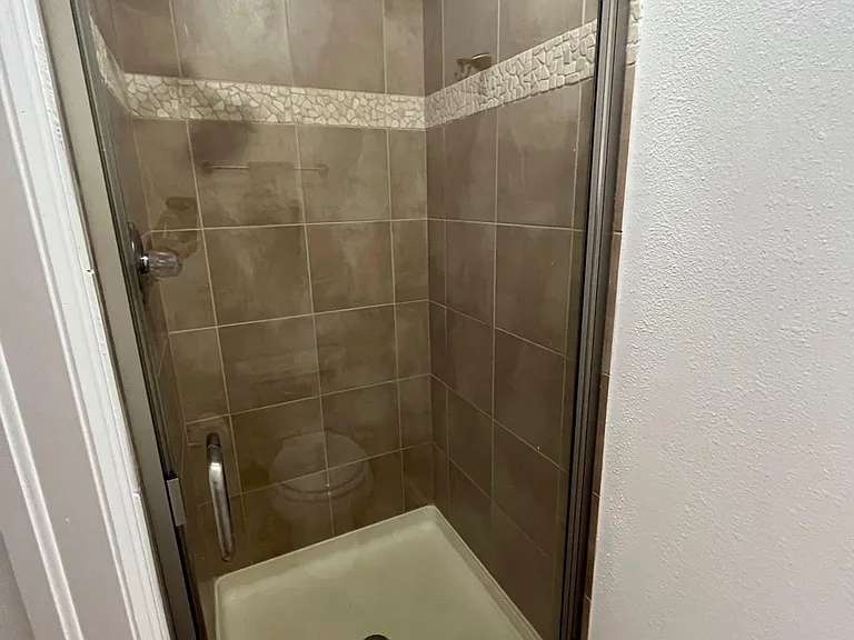 1542 Macarthur Dr — Photo 10