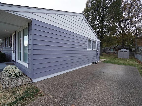 3rd image of 2901 Fortune Dr