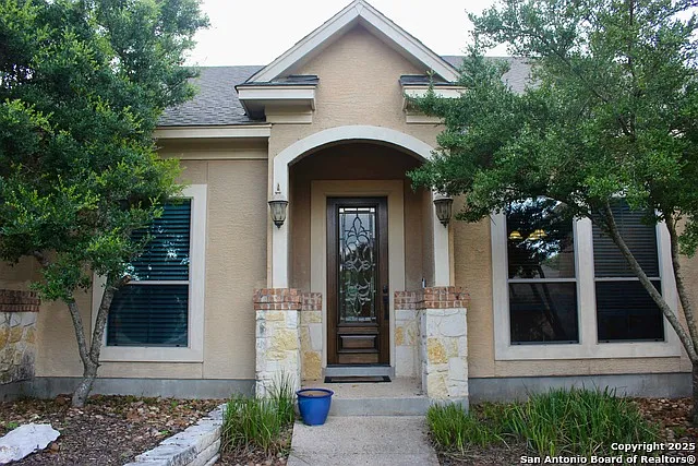 215 Evans Oak Ln — Photo 2
