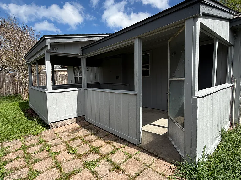 7901 Elk Dr — Photo 2