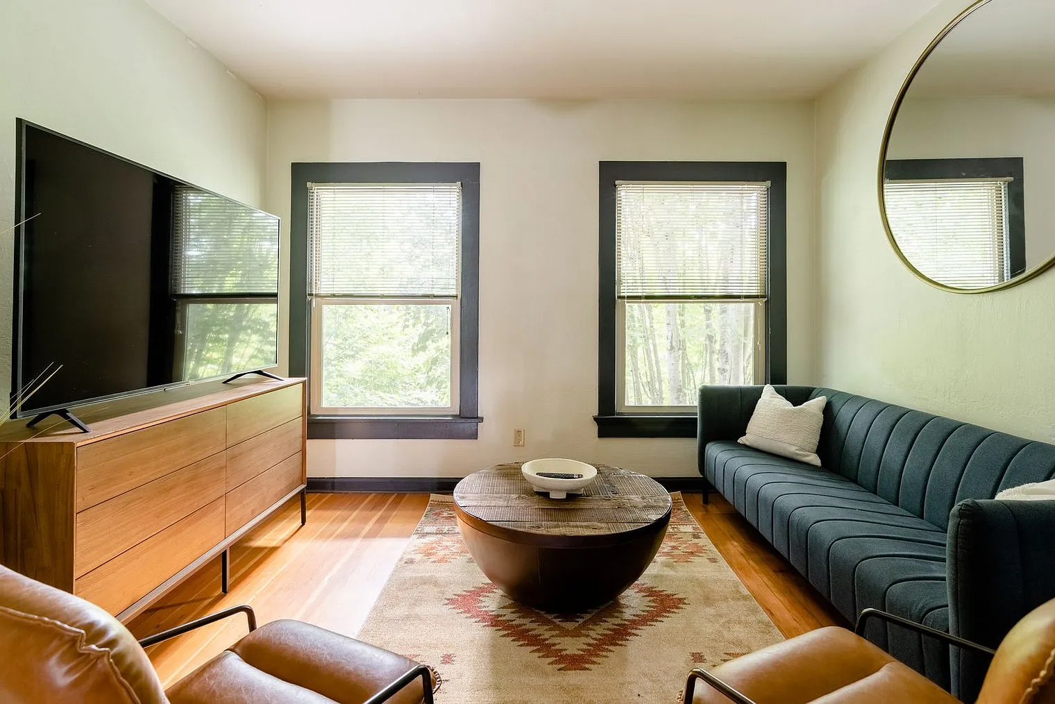 2 bed, 1.0 bath, 699 sqft, $4,092 — Photo 1