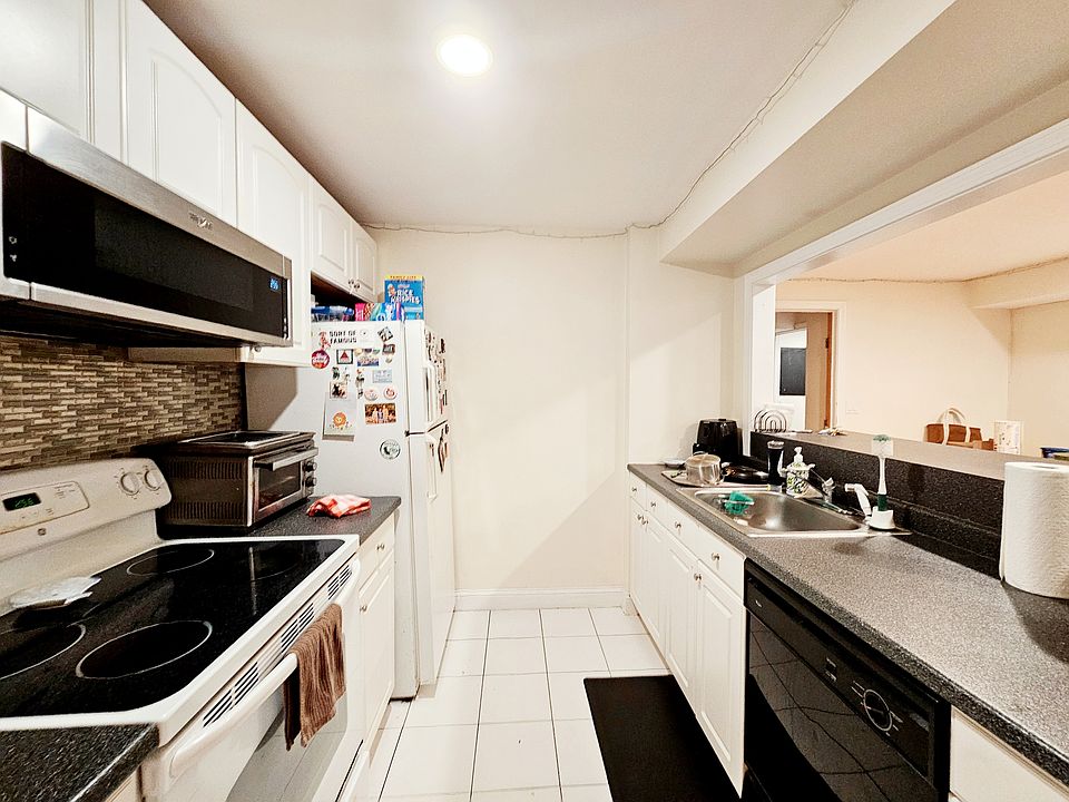 1st image of 94 Pleasant St #11